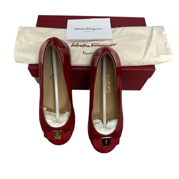 NEW Salvatorre Ferragamo mini - Picture 3 of 10